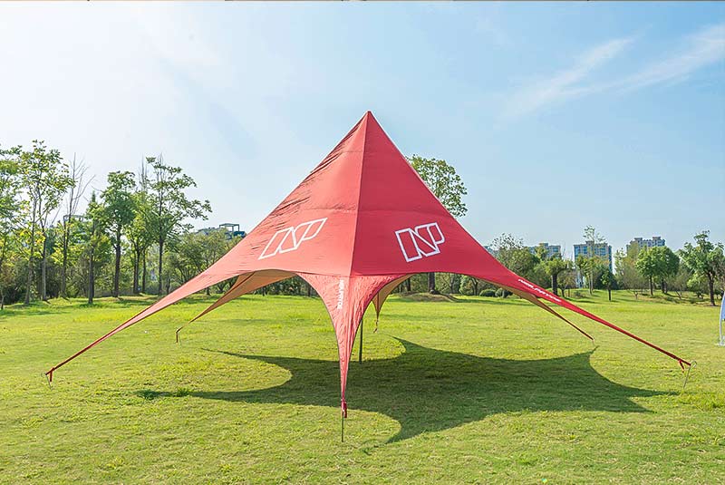 Carpa en forma de estrella unipolar roja